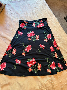 Colette Floral A-Line Skirt in Black & Red Like New
